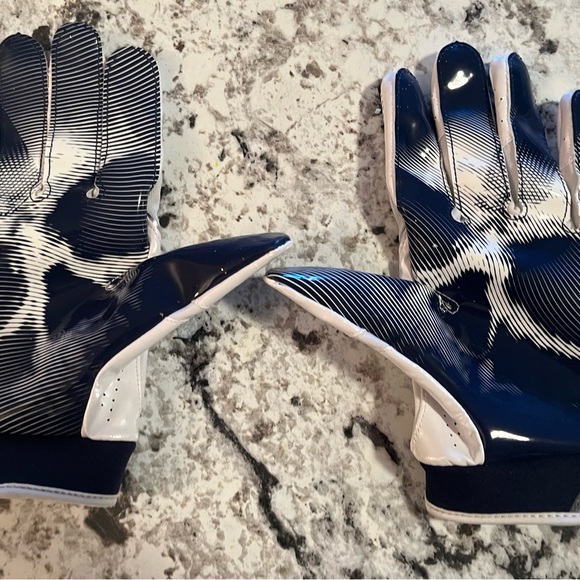 Nike Football gloves- white and navy blue - Picture 4 of 9
